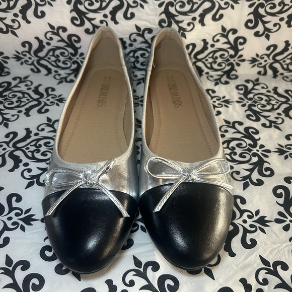 NWOT DREAM PAIRS Women's Cap Toe Ballet Flats - Picture 3 of 10